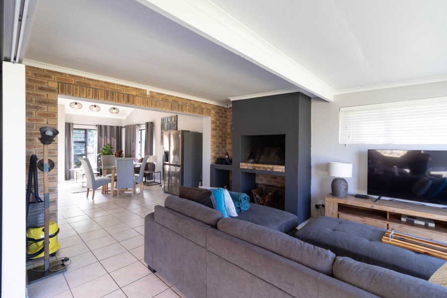 4 Bedroom Property for Sale in Sandbaai Western Cape